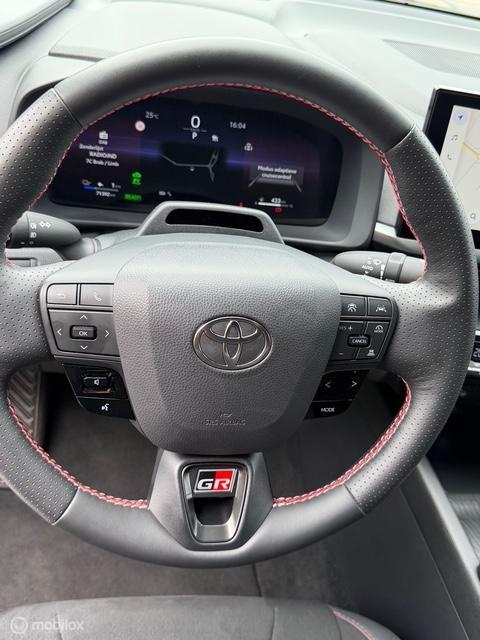 Vehicle Image 16