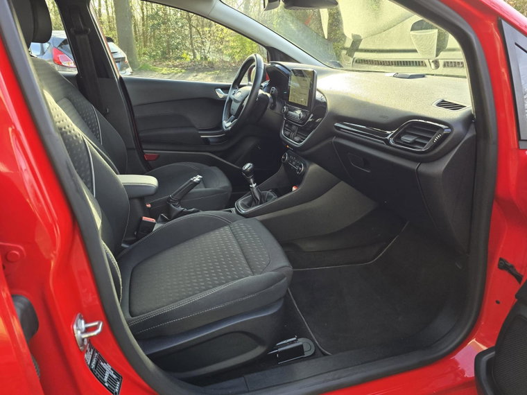 Vehicle Image 16