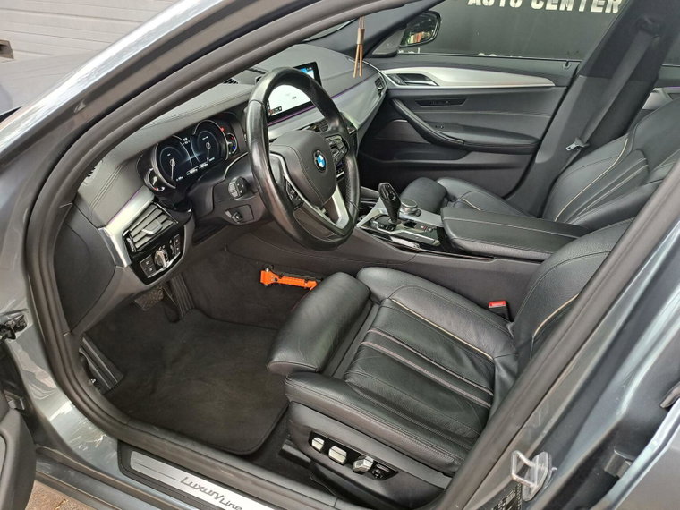 Vehicle Image 13