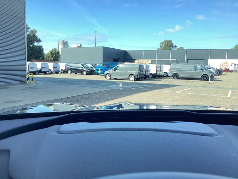 Vehicle Image 25