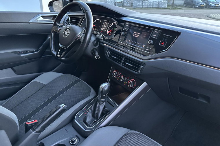 Vehicle Image 25