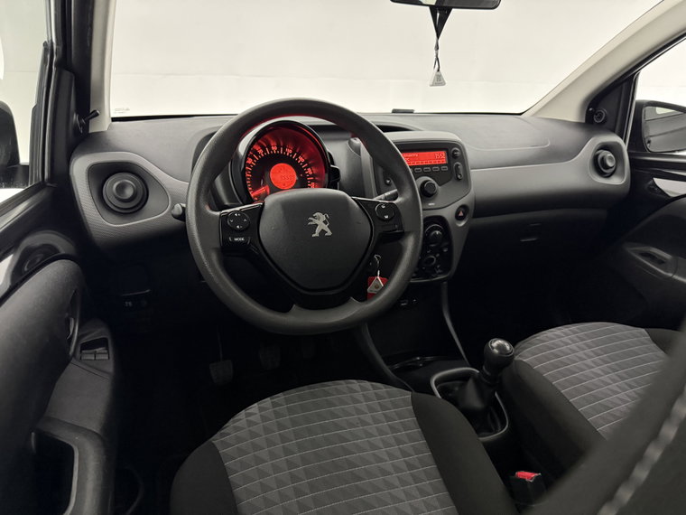 Vehicle Image 14