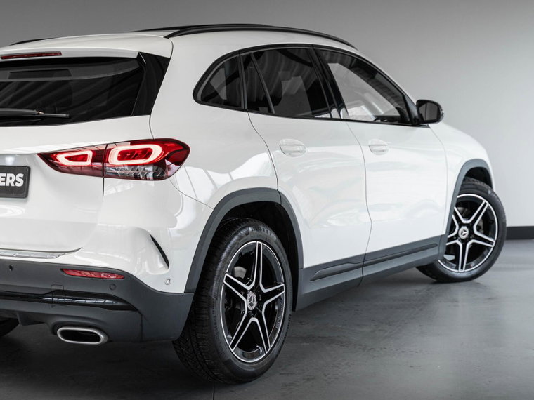 Vehicle Image 42