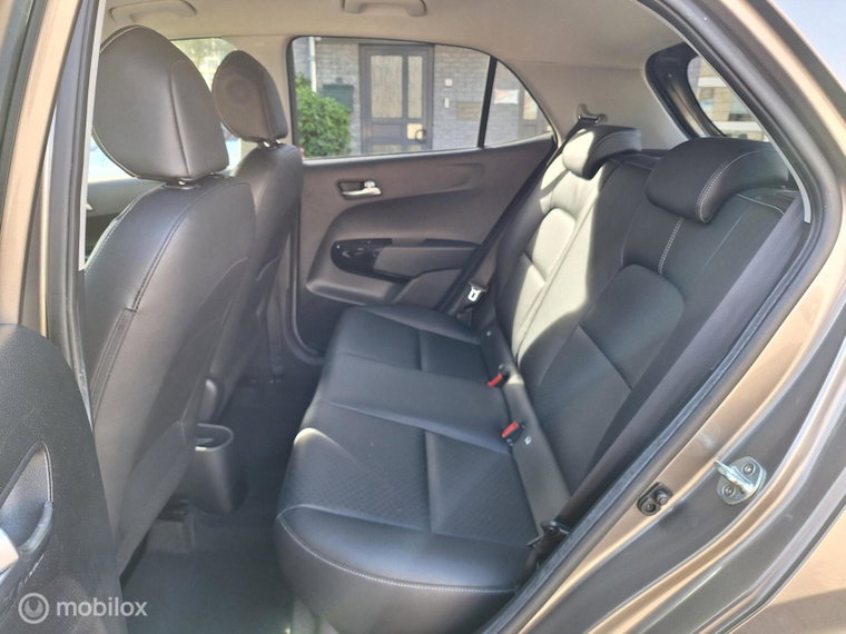 Vehicle Image 11