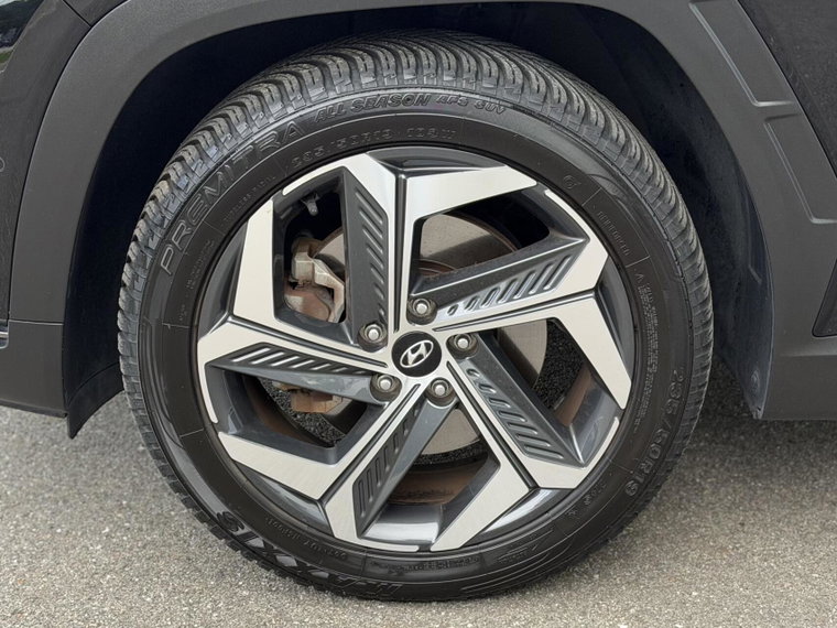 Vehicle Image 25