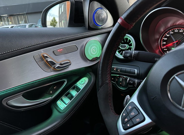 Vehicle Image 16