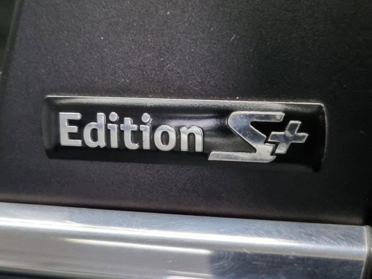 Vehicle Image 32