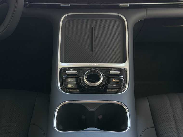 Vehicle Image 24