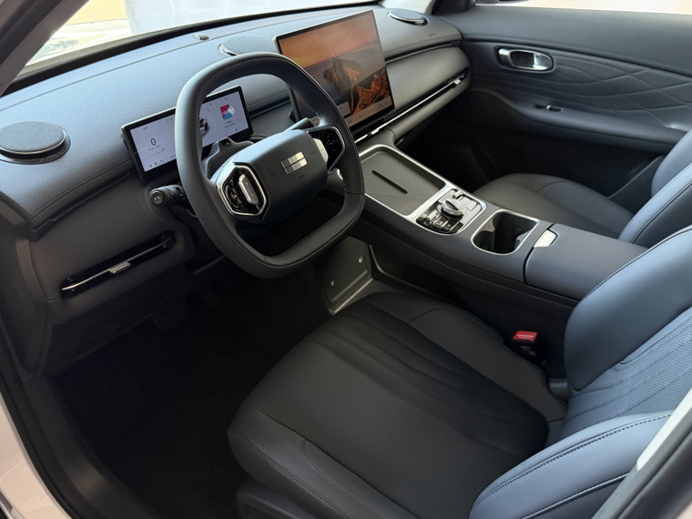 Vehicle Image 6