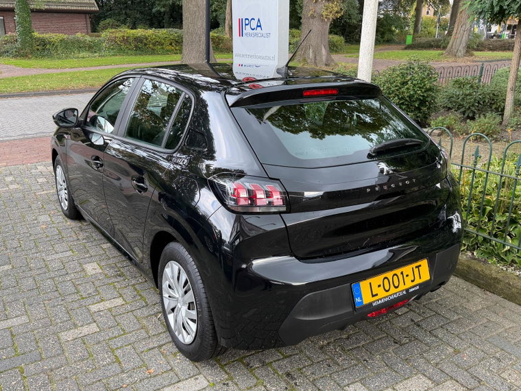Vehicle Image 32
