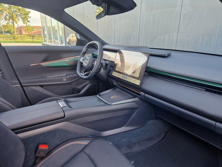 Vehicle Image 13