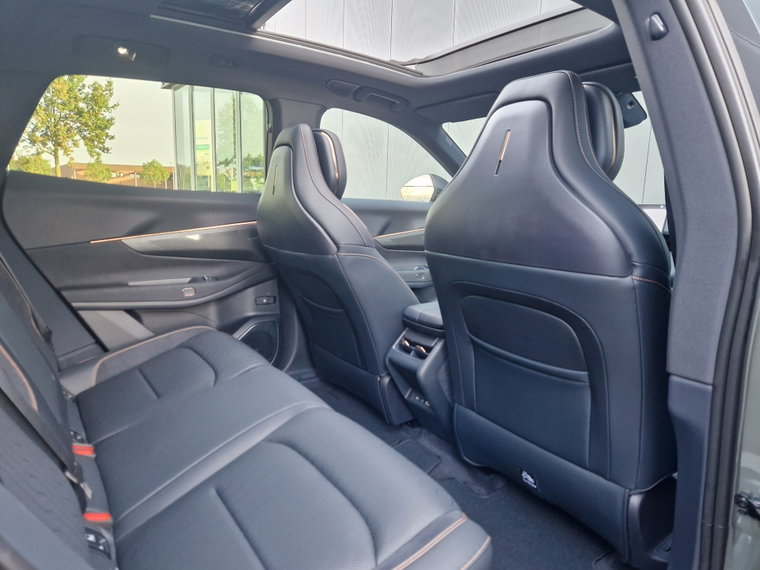 Vehicle Image 16