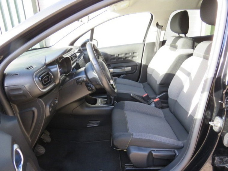Vehicle Image 9