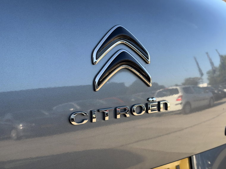 Vehicle Image 40