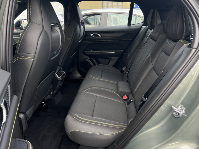Vehicle Image 23