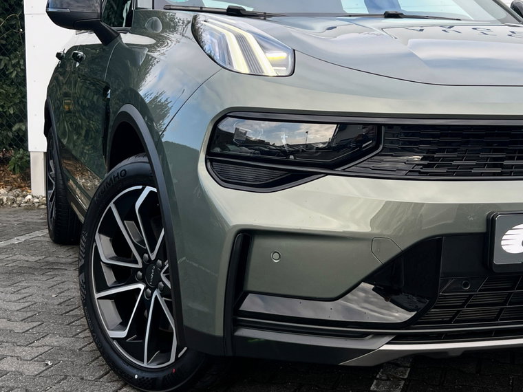 Vehicle Image 25