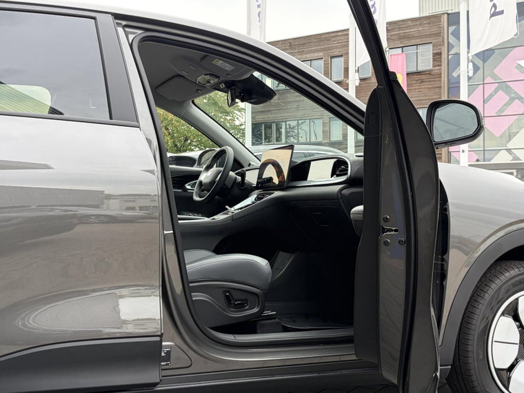 Vehicle Image 32