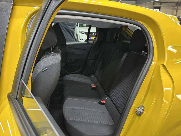 Vehicle Image 25