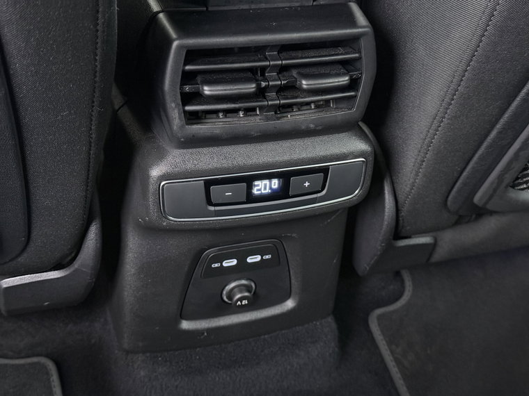 Vehicle Image 29