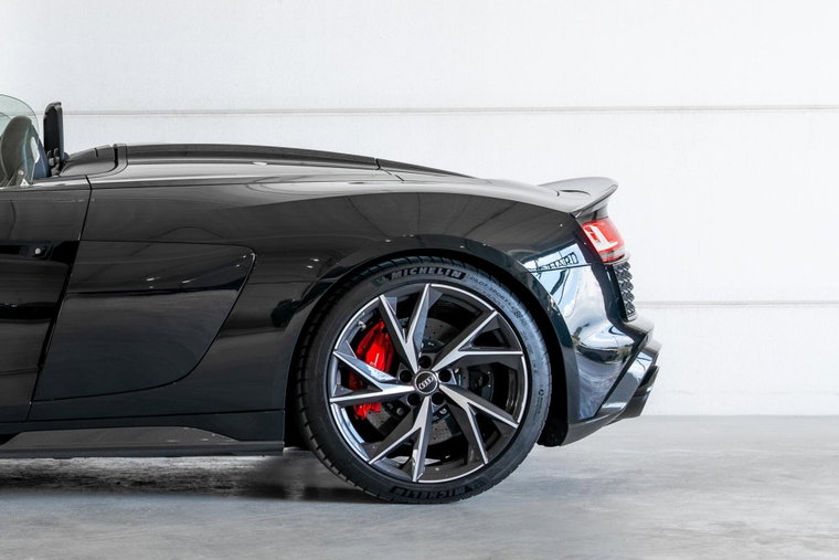 Vehicle Image 8