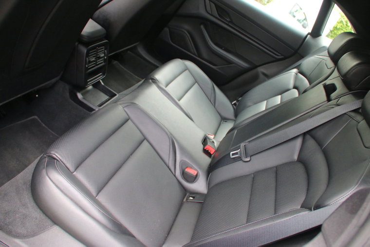 Vehicle Image 25