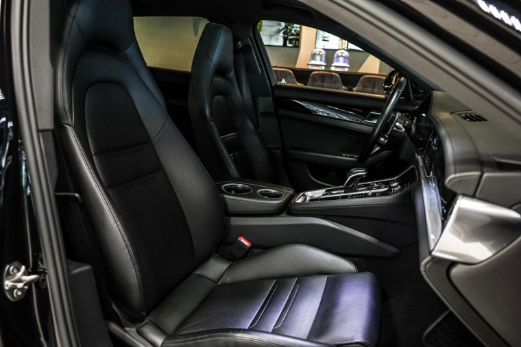 Vehicle Image 12