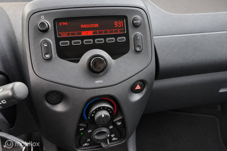 Vehicle Image 12
