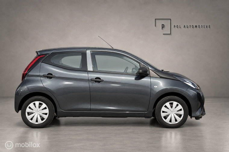 Vehicle Image 6