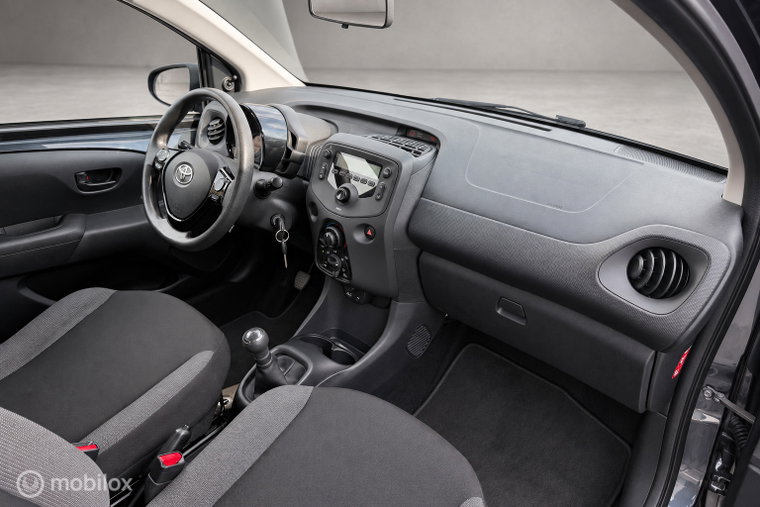 Vehicle Image 10