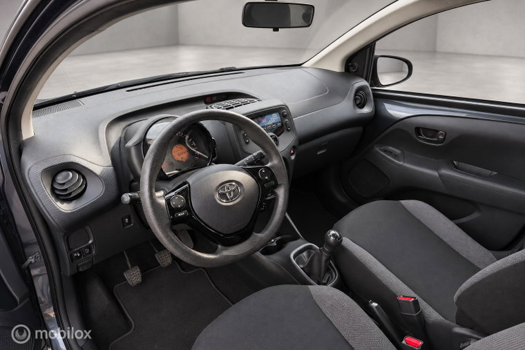 Vehicle Image 11