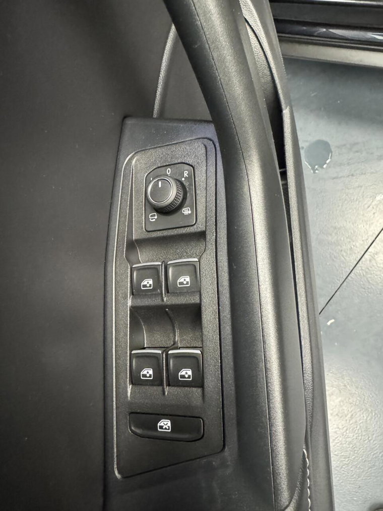 Vehicle Image 27