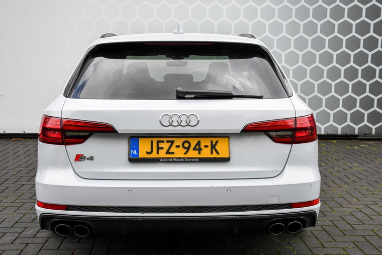 Vehicle Image 43