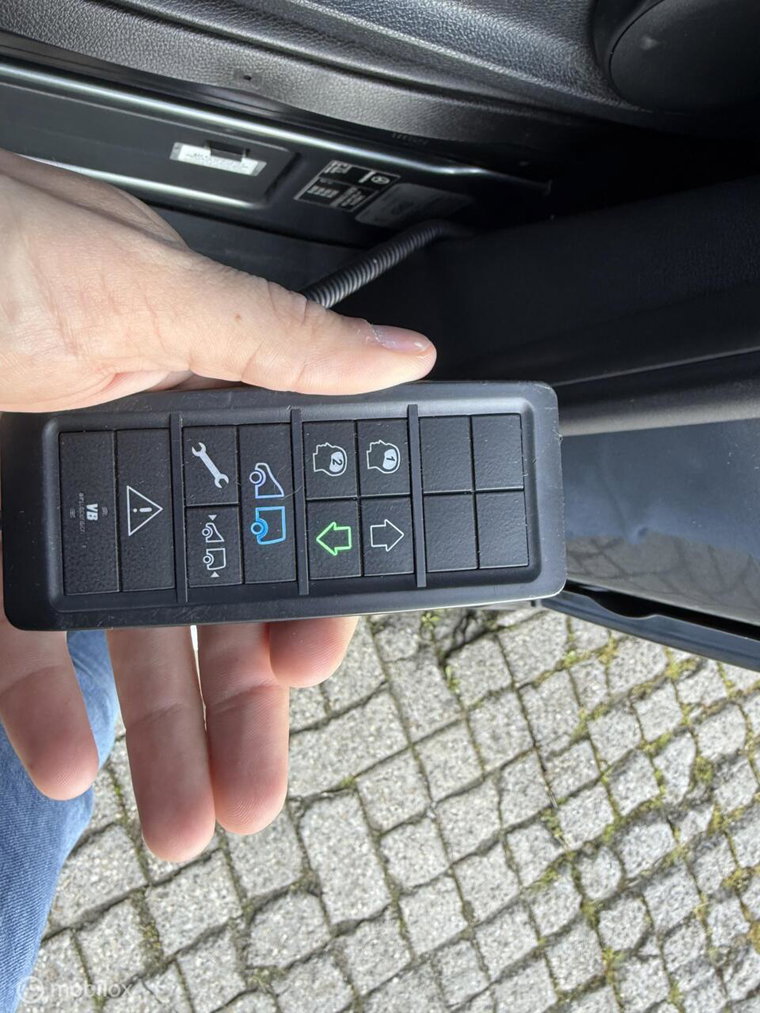 Vehicle Image 27
