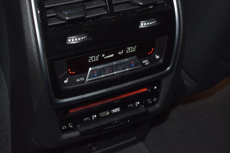 Vehicle Image 32