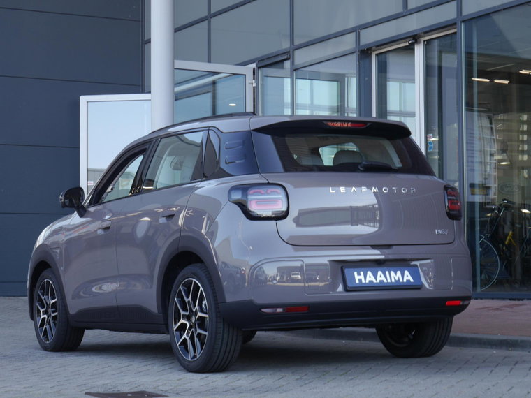 Vehicle Image 4