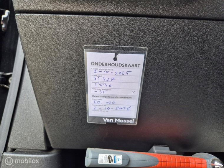 Vehicle Image 32