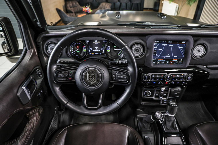 Vehicle Image 25