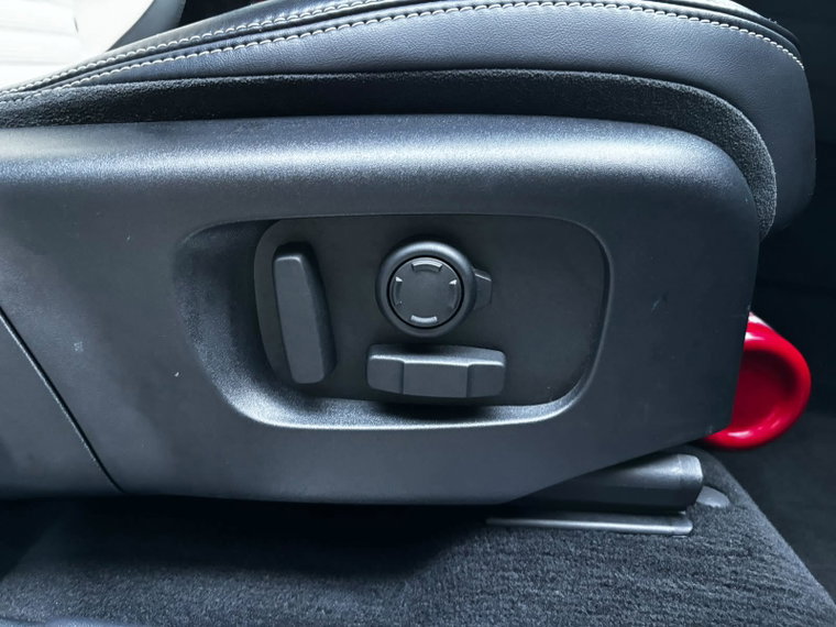 Vehicle Image 27