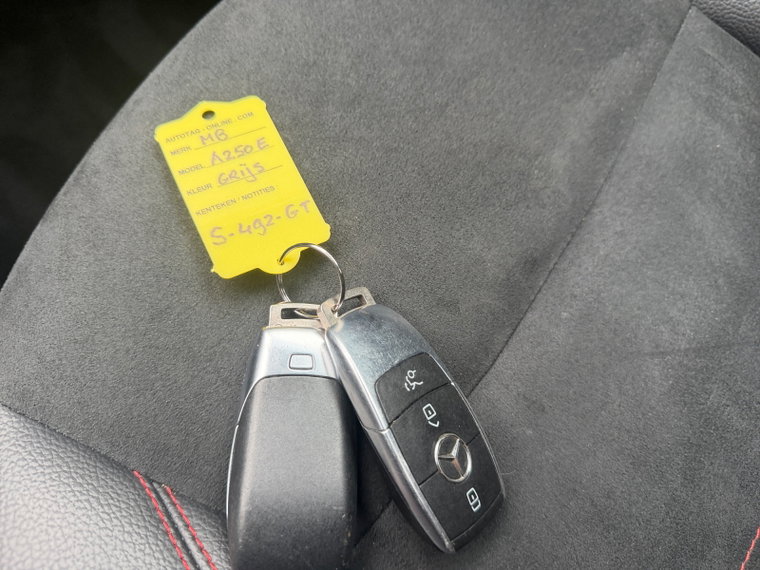 Vehicle Image 25