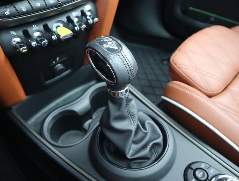 Vehicle Image 24