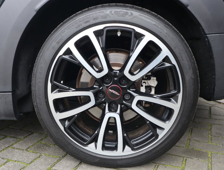 Vehicle Image 40