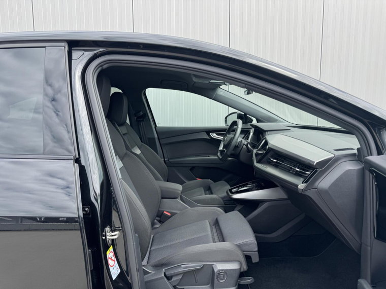 Vehicle Image 38