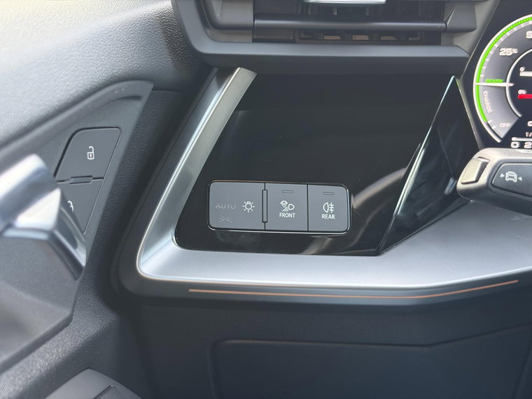 Vehicle Image 23