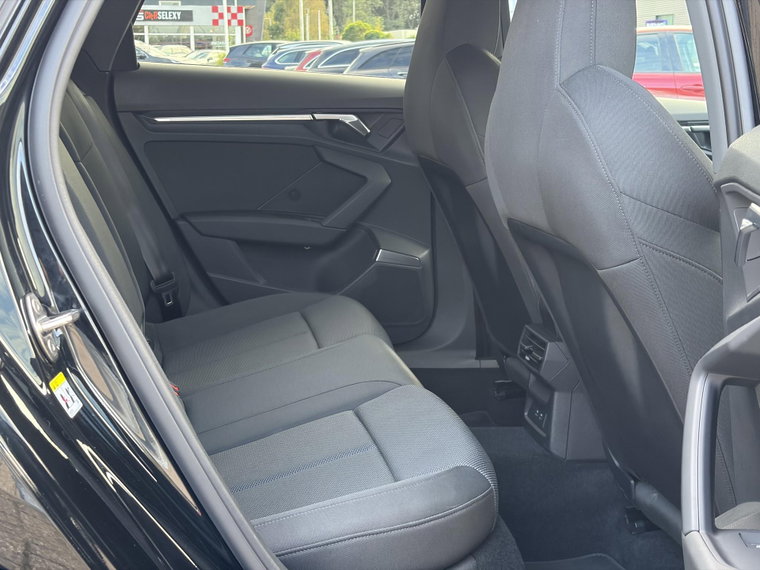Vehicle Image 40