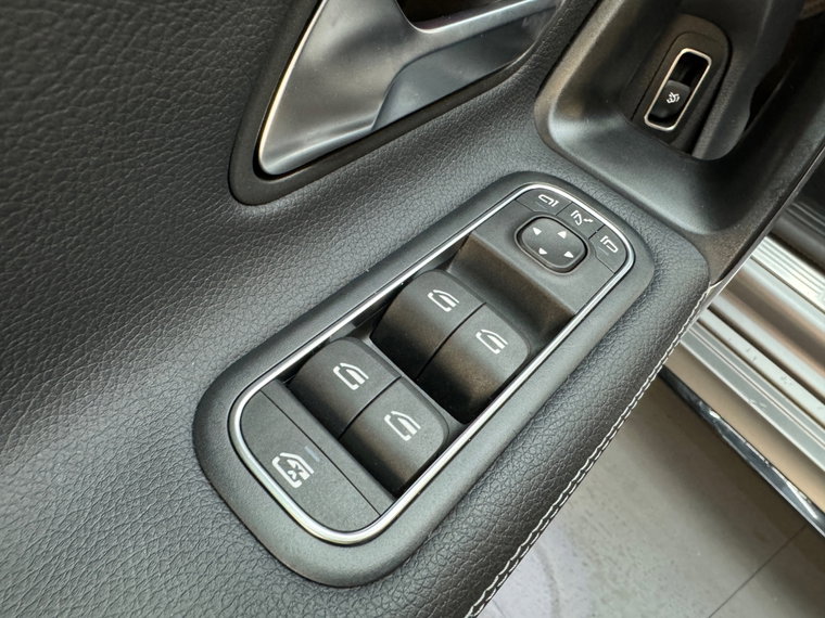 Vehicle Image 37