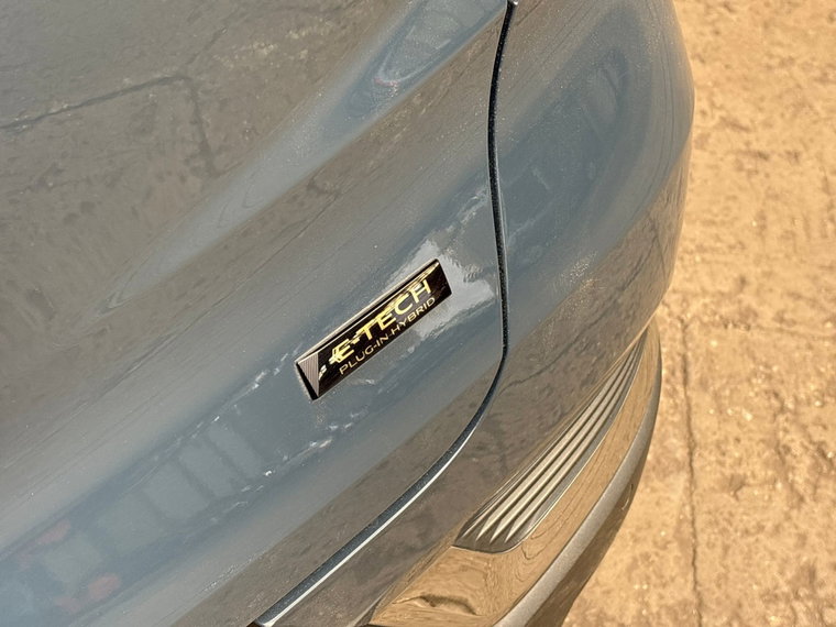 Vehicle Image 25
