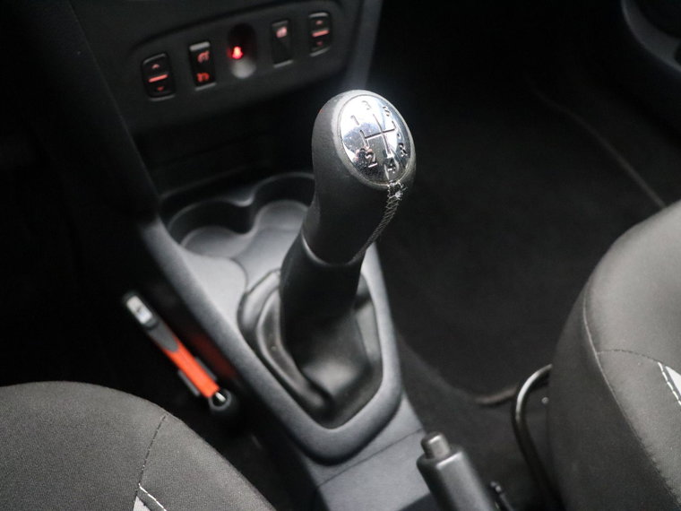 Vehicle Image 25