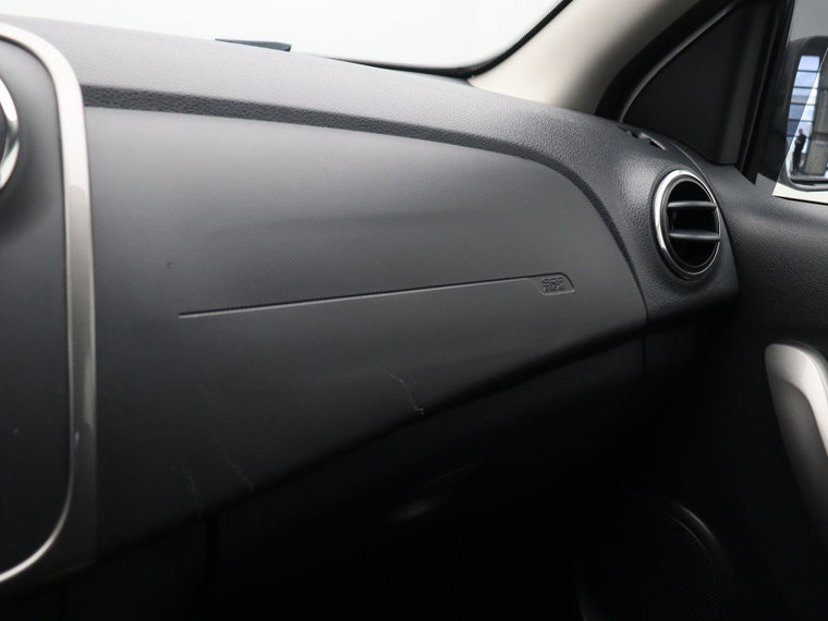 Vehicle Image 32