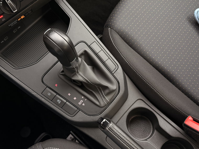 Vehicle Image 25