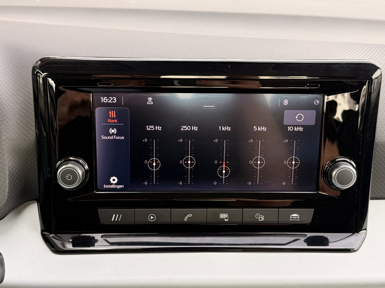 Vehicle Image 36